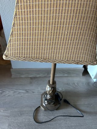 Lámpara de mesa tela y metal
