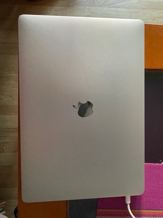 MacBook Pro 15” 2019 i7 · 32GB · 256GB