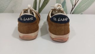Tenis niño marrones con rayas, estado excelente.
