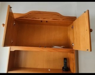Alacena de pino con puertas y cajones