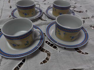 Juego de 4 tazas de porcelana