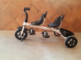 Triciclo doble gemelar para niños