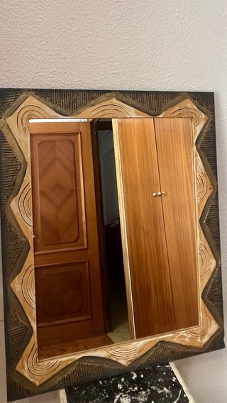 Espejo de pared con marco de madera