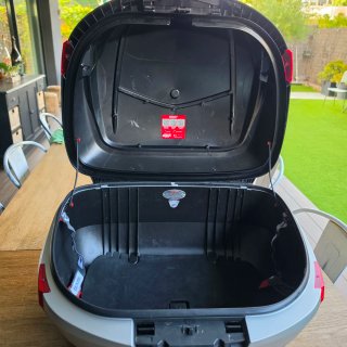 Baúl Givi V56 Monokey Negro/Gris
