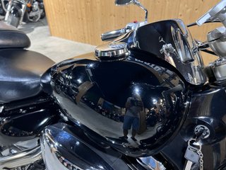 Suzuki Intruder C800
