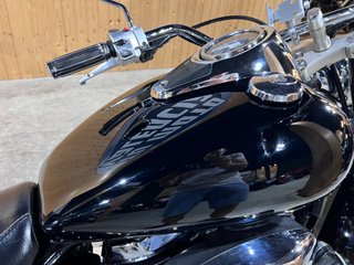 Suzuki Intruder C800