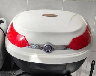 Baúl para moto blanco