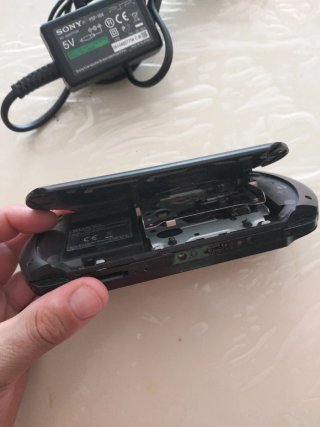 Sony PSP Street Negra + Cargador