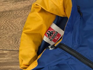 Chaqueta Kappa Y2K Ligera Azul y Amarilla
