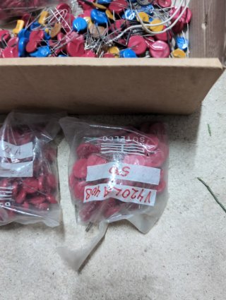 Lote de varistores electrónicos