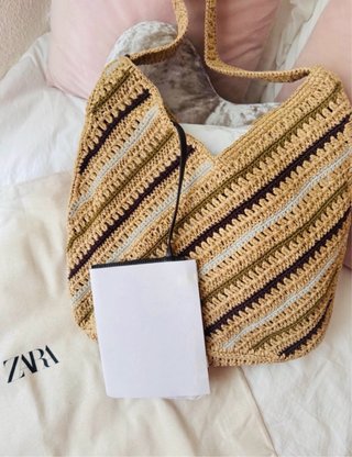 Bolso trenzado Zara