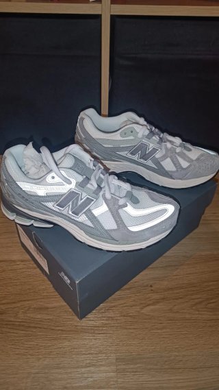 Zapatillas New Balance Grises y Blancas Nuevas