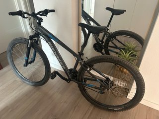 Bicicleta de montaña negra ROCKRIDER 27,5