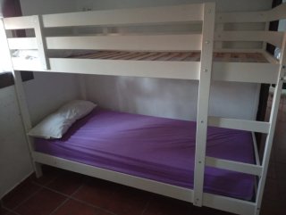Literas blancas y moradas casi nuevas