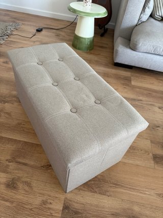 Banco baúl beige acolchado con almacenaje
