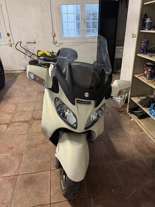 Suzuki Burgman 650 Executive Maxi-Scooter