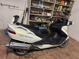 Suzuki Burgman 650 Executive Maxi-Scooter
