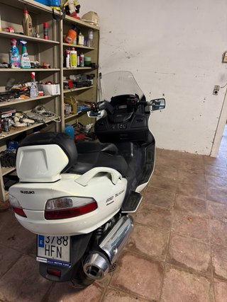Suzuki Burgman 650 Executive Maxi-Scooter