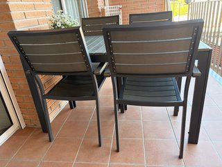 Conjunto mesa y sillas balcón metal y plástico