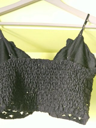 Top encaje Stradivarius negro