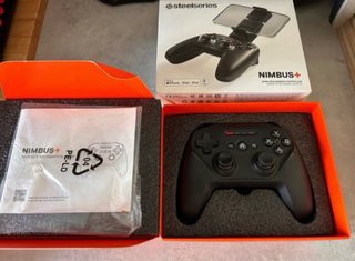 Mando SteelSeries Nimbus+ para Apple