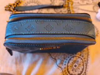 Bolso Guess Azul y Dorado