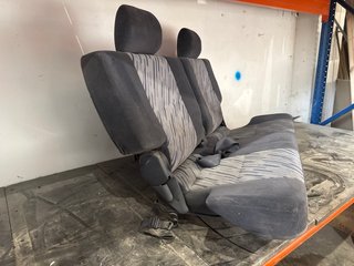 Asiento trasero Toyota land cruiser J90 Corto
