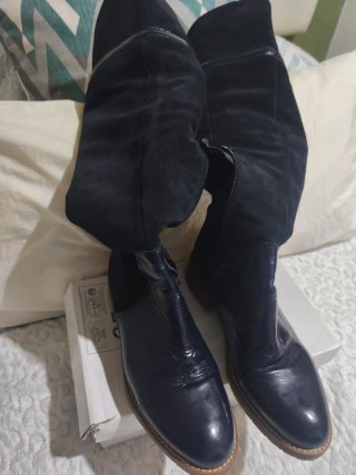 Botas altas de ante y piel