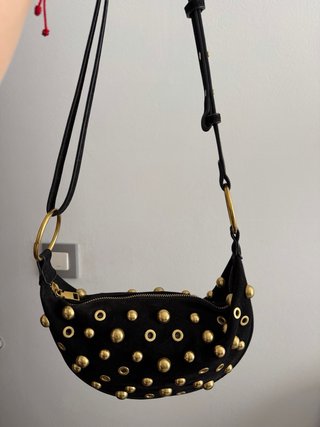 Bolso de hombro Shein con tachuelas doradas