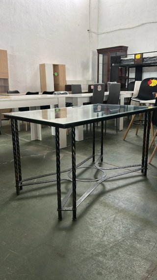 Mesa cristal y metal negra