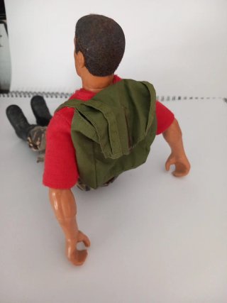 Muñeco Action Man con mochila