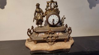 Reloj de sobremesa antiguo de bronce
