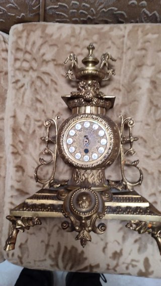 Reloj de sobremesa antiguo de bronce
