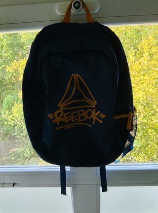 Mochila Reebok azul y amarilla