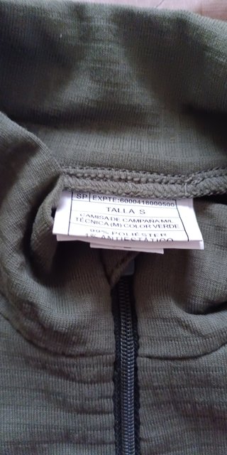 Camiseta térmica verde con cremallera talla S
