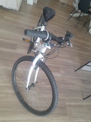 Bicicleta infantil blanca