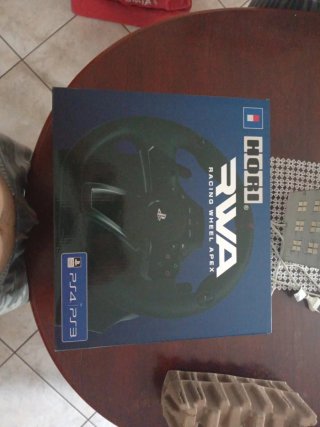 PlayStation 4 + Volante Hori Racing Wheel Apex