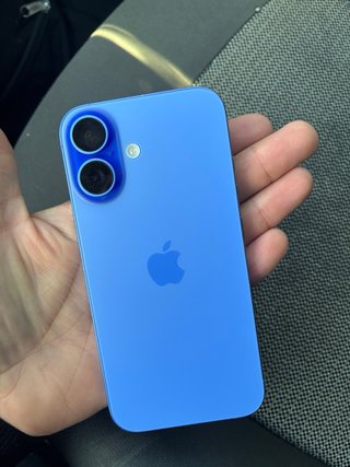 iPhone 16 Batería 99% Azul