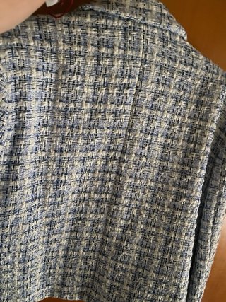 Chaqueta tipo Chanel azul y blanco