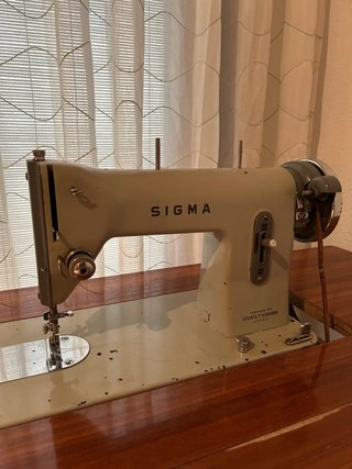 Máquina de coser Sigma de pedal