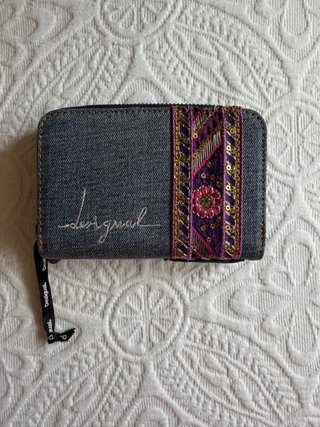 Cartera Desigual vaquera con detalles bordados