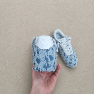 Air force 1 custom con tessuto denim e lacci corda