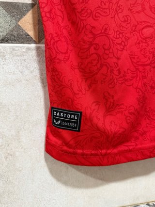 Camiseta del Sevilla FC con parches de Copa