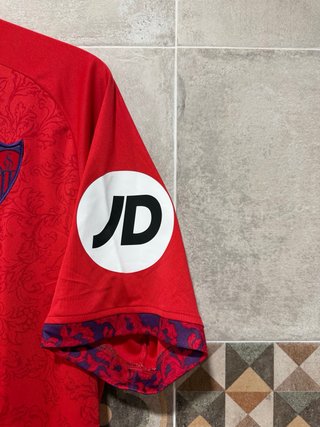Camiseta del Sevilla FC con parches de Copa