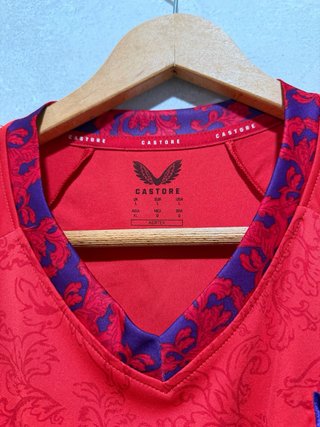 Camiseta del Sevilla FC con parches de Copa