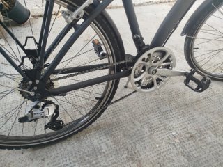 Bicicleta BTWIN Negra con Cesta