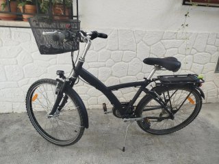 Bicicleta BTWIN Negra con Cesta