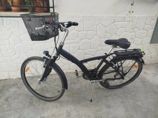 Bicicleta BTWIN Negra con Cesta