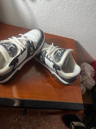 Zapatillas Louis Vuitton Blancas y Negras