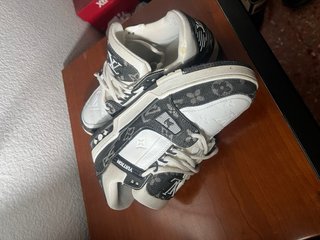 Zapatillas Louis Vuitton Blancas y Negras